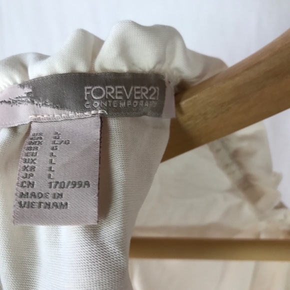 Lot 3 Tops - Nine West- Banana Republic- Forever21 - Picture 7 of 8